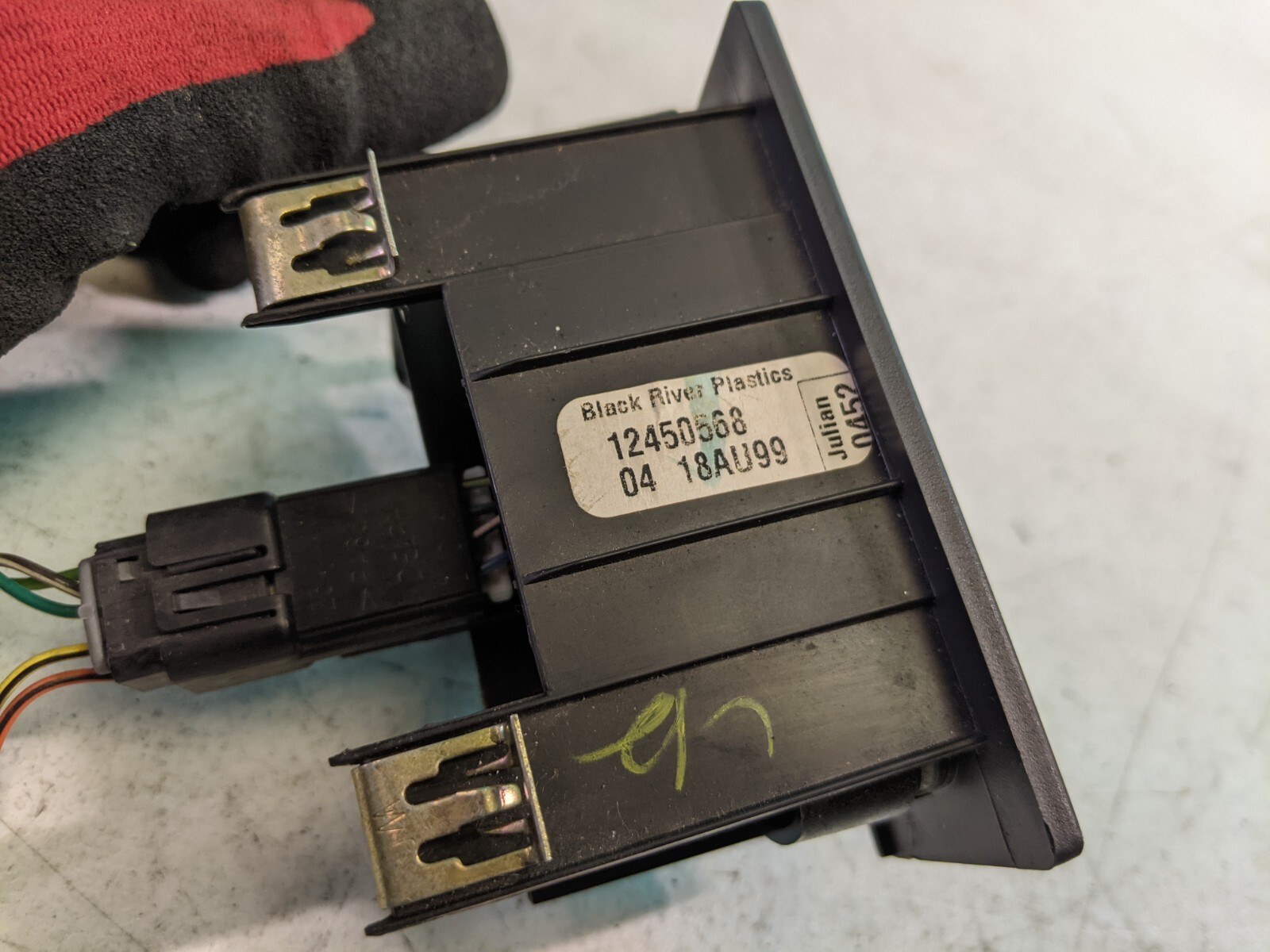 00-02 OEM Suburban Tahoe Yukon Sierra Onstar Switch Accessory Housing Switch - Image 4