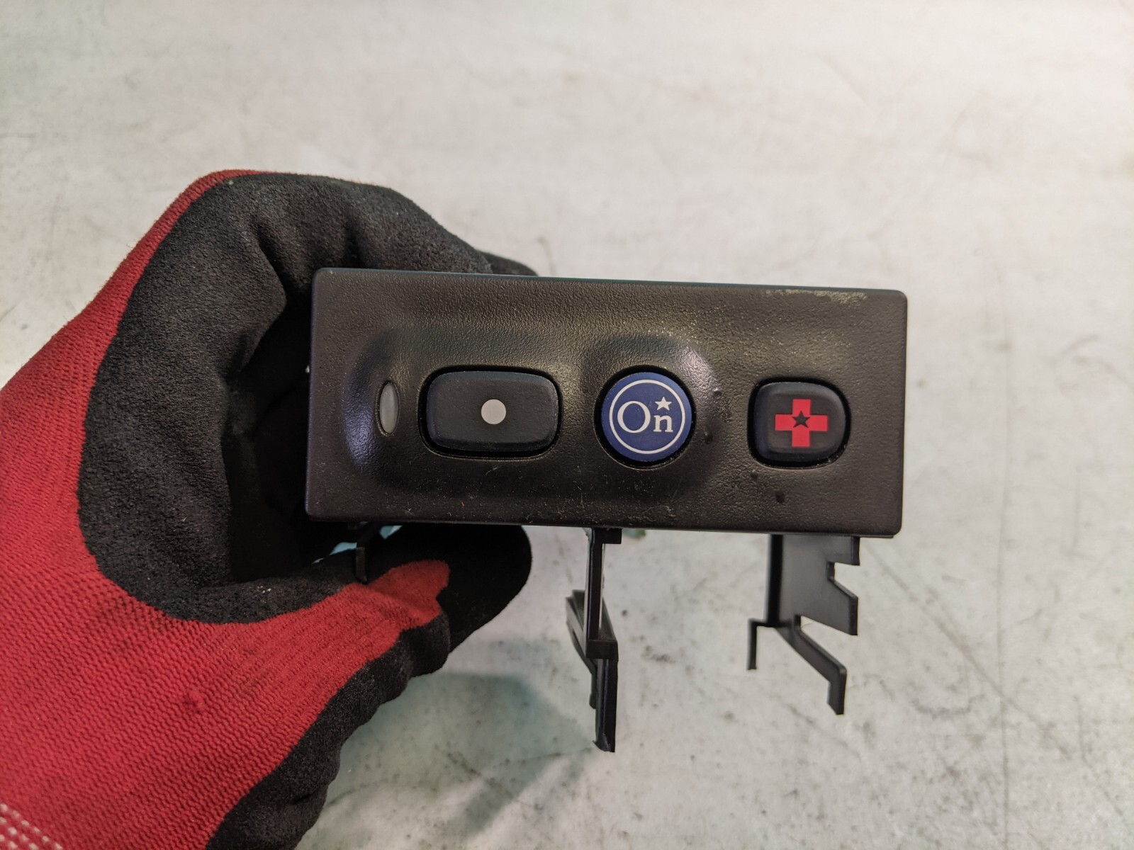 00-02 OEM Suburban Tahoe Yukon Sierra Onstar Switch Accessory Housing Switch