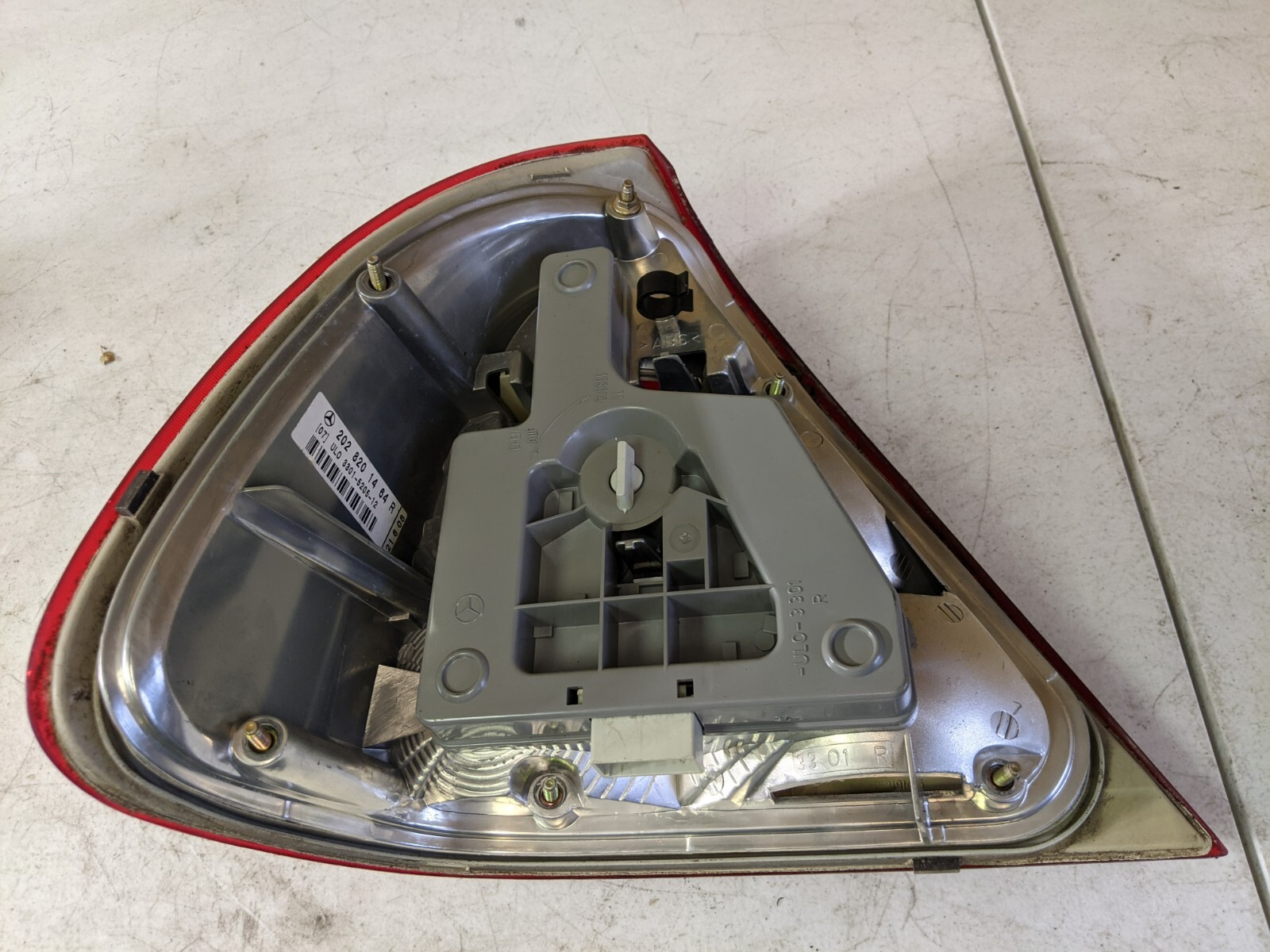 1994-1997 Mercedes Benz RIGHT PASSENGER Tail Light Stop Lamp 202-820-14-64 OEM - Image 4