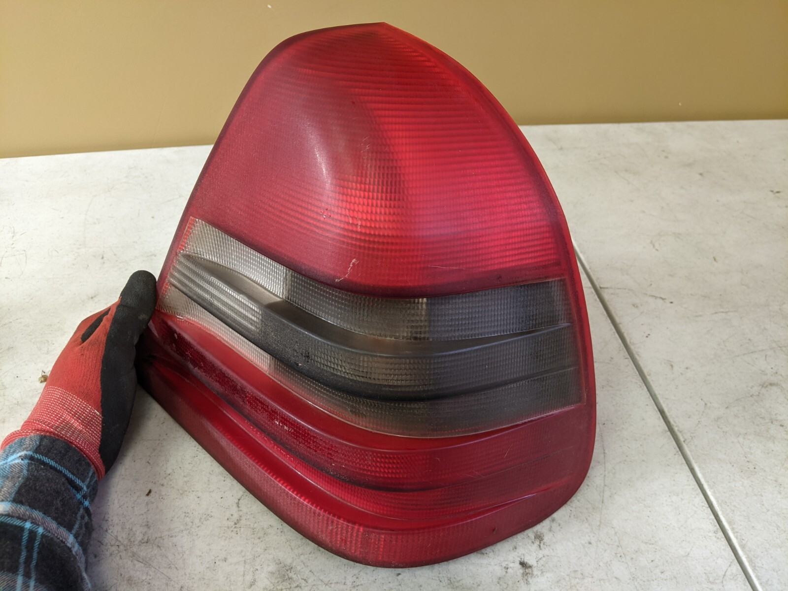 1994-1997 Mercedes Benz RIGHT PASSENGER Tail Light Stop Lamp 202-820-14-64 OEM