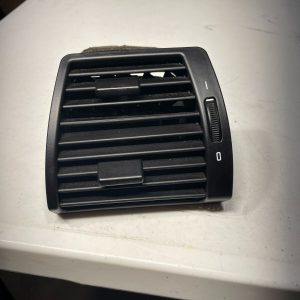 2000 01 02 03 04 05 06 BMW X5 LH Left dash air vent 64228402215 8402215 OEM