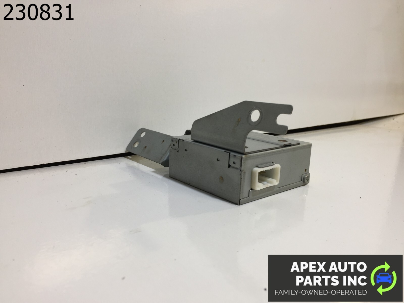 2008 2007 2006 2005 Infiniti FX35 Rear Camera Control Module OEM 284A1CL70A - Image 6