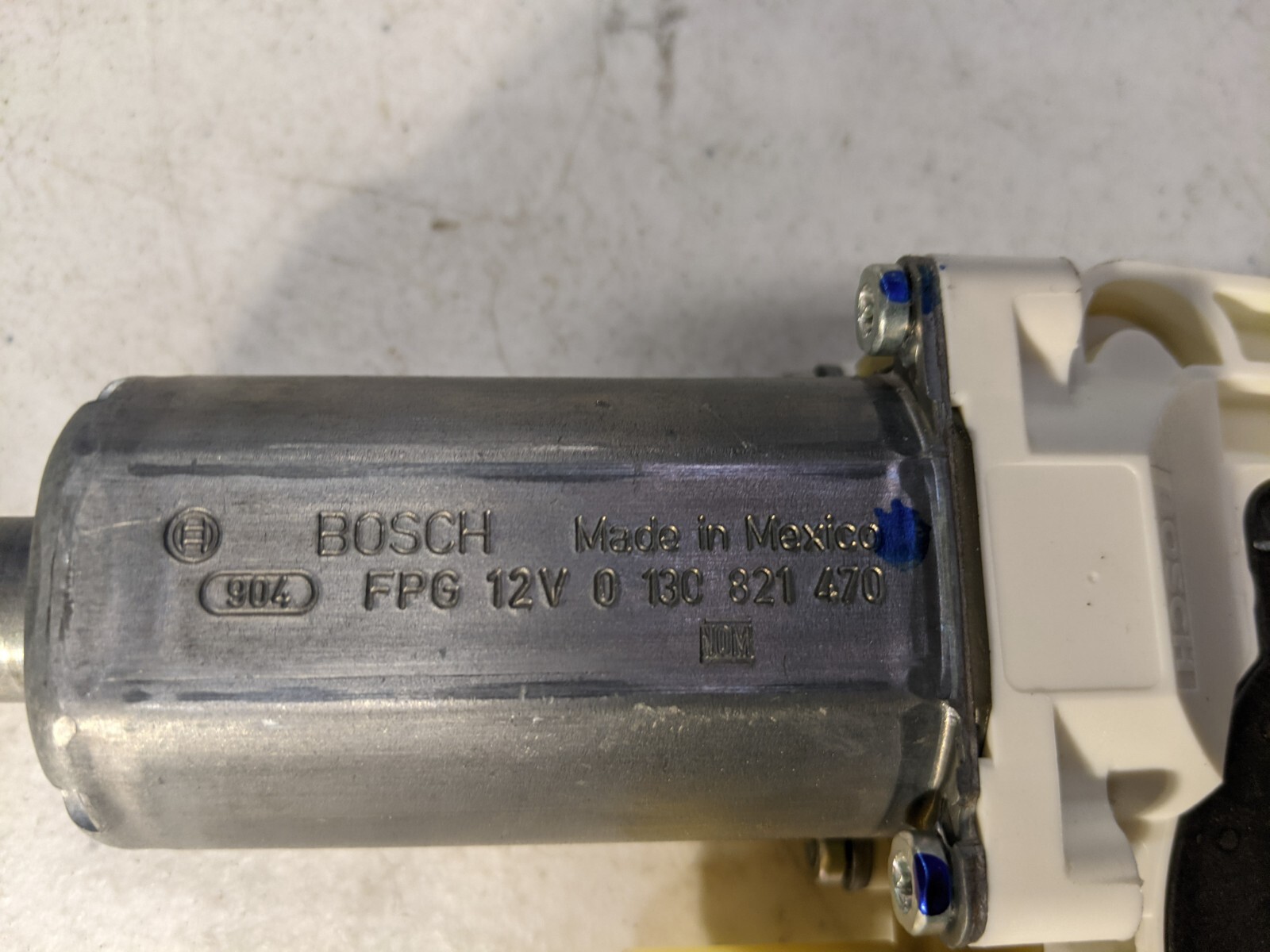 2010 VOLKSWAGEN ROUTAN FRONT RIGHT PASSENGER SIDE DOOR GLASS WINDOW MOTOR OEM - Image 3