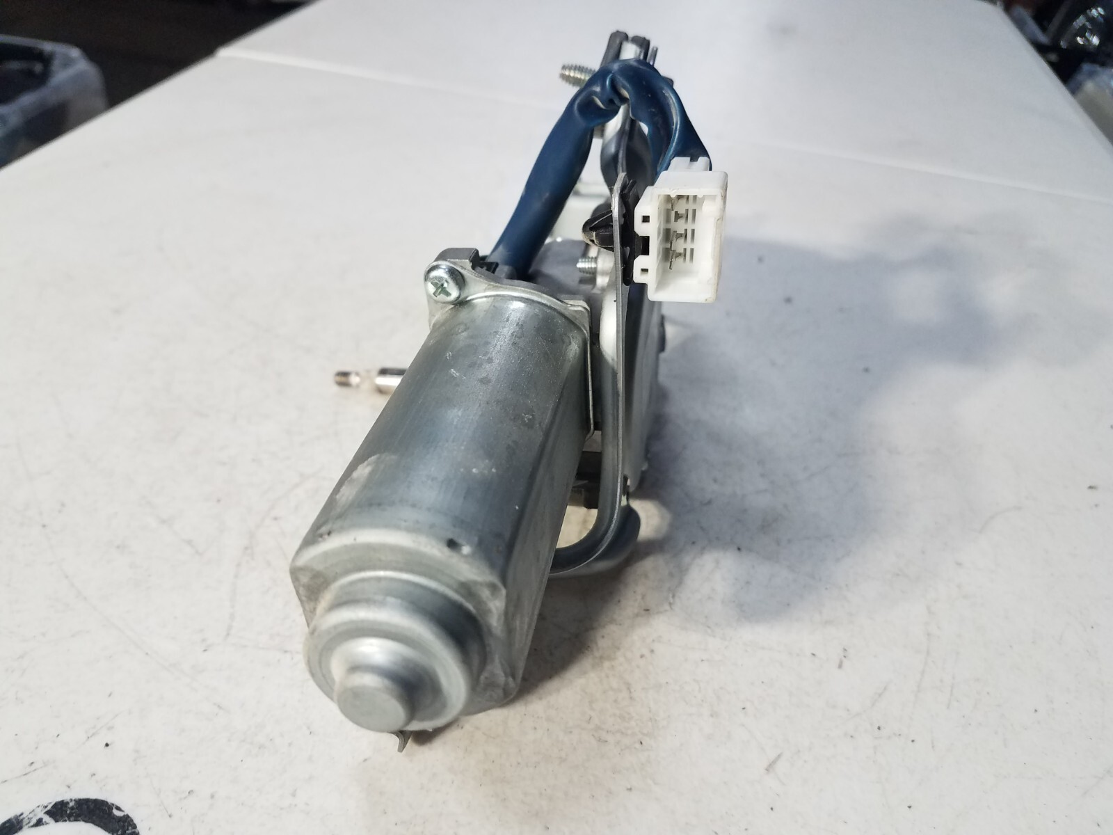 2013 - 2017 Hyundai Elantra GT Rear Wiper Motor Assembly OEM 98700A5000 - Image 4