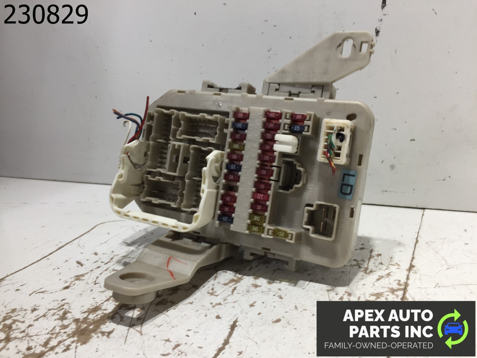 OEM 02 INFINITI Q45 Fuse Box Engine 198903 - Image 4