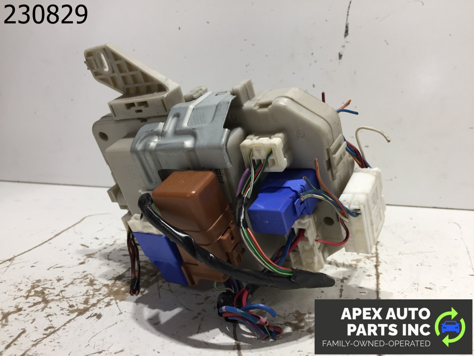 OEM 02 INFINITI Q45 Fuse Box Engine 198903 - Image 7