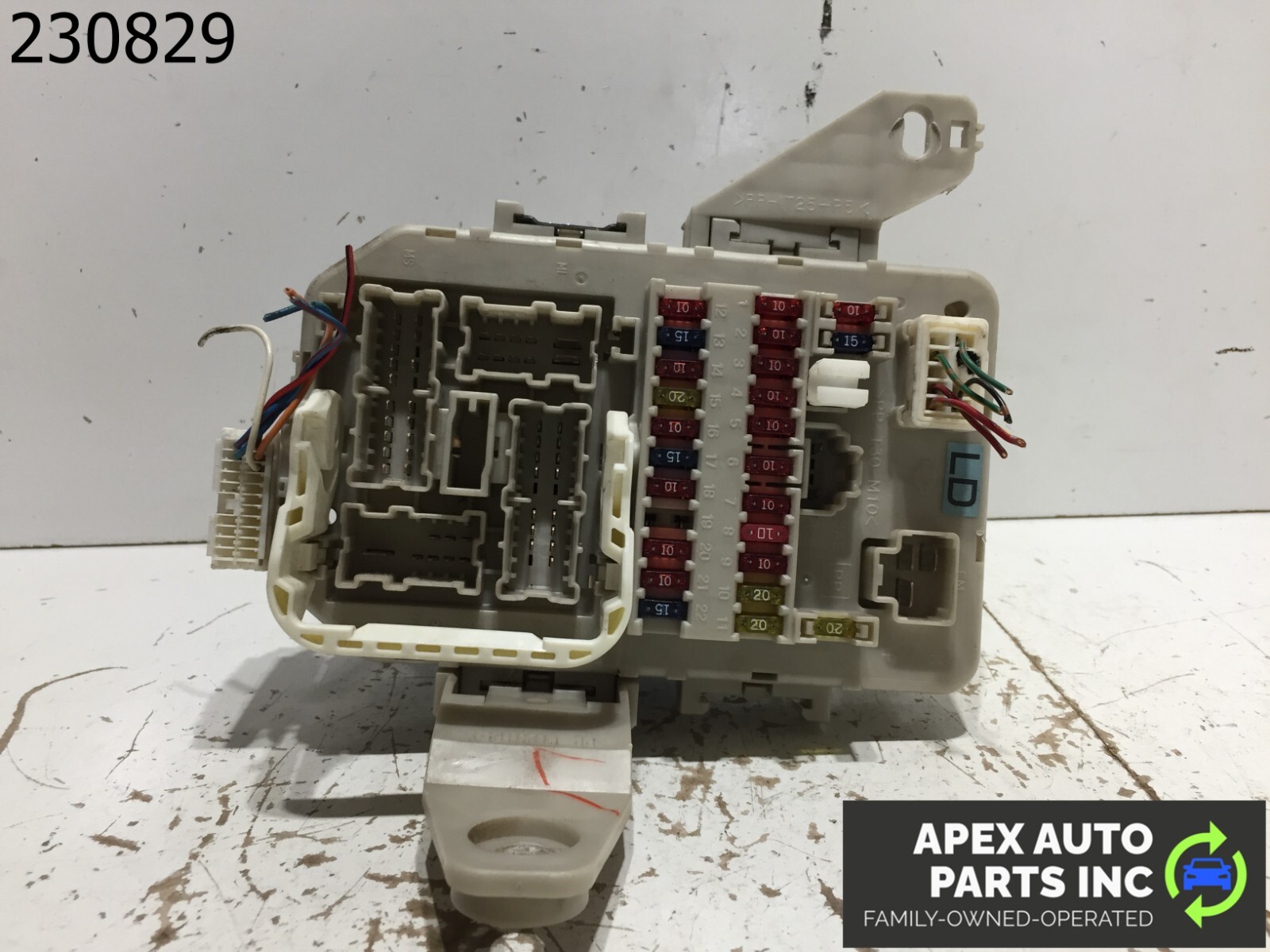 OEM 02 INFINITI Q45 Fuse Box Engine 198903