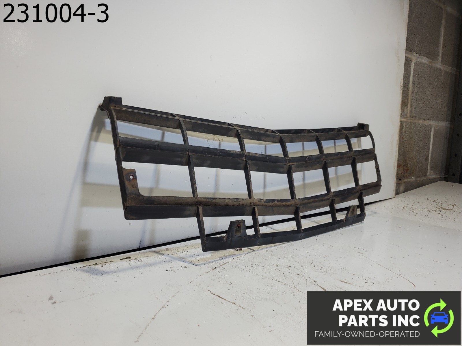 OEM 1984 Pontiac Fiero Front Bumper Grille Assembly Unit - Image 3