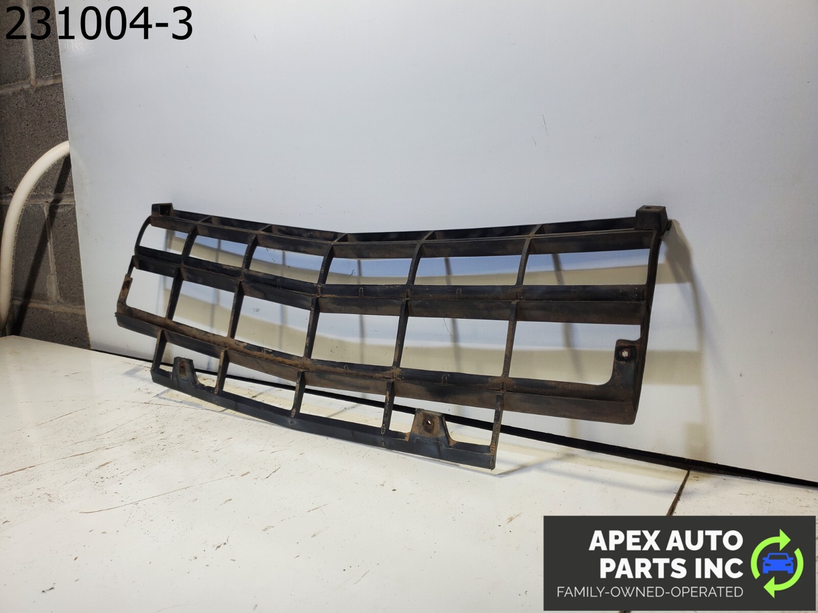 OEM 1984 Pontiac Fiero Front Bumper Grille Assembly Unit - Image 4