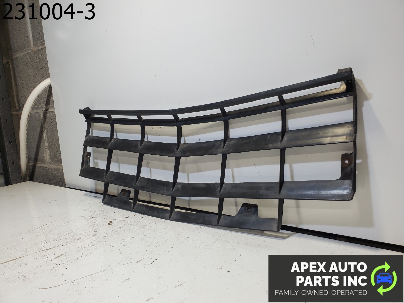 OEM 1984 Pontiac Fiero Front Bumper Grille Assembly Unit - Image 7