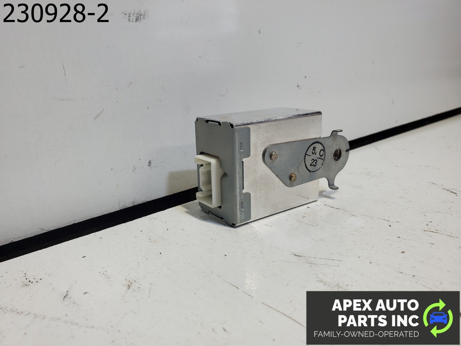 OEM 2001 LEXUS RX300 CRUISE CONTROL MODULE ECM ASSEMBLY - Image 7