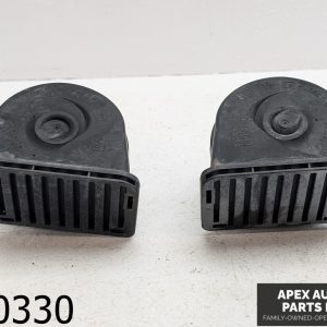 OEM 2004 Chrysler Crossfire 3.2L Low & High Pitch Horns Set W/ Bracket