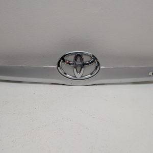 OEM 2007-2009 Toyota Camry 2.4L Rear Trunk Lid Molding Trim Panel W/ Emblem