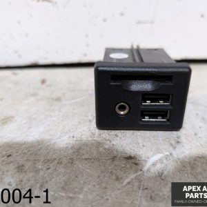 OEM 2013-2019 Cadillac XTS 3.6L FRONT CENTER CONSOLE USB PORT AUX INPUT PORT