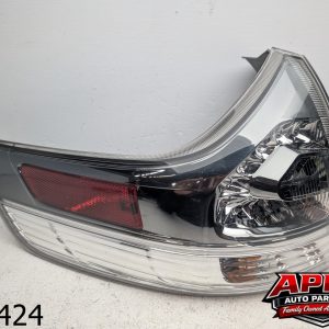 OEM 2014 Toyota Sienna 3.5L Driver Tail Light Quarter Panel Mounted Clear Lens