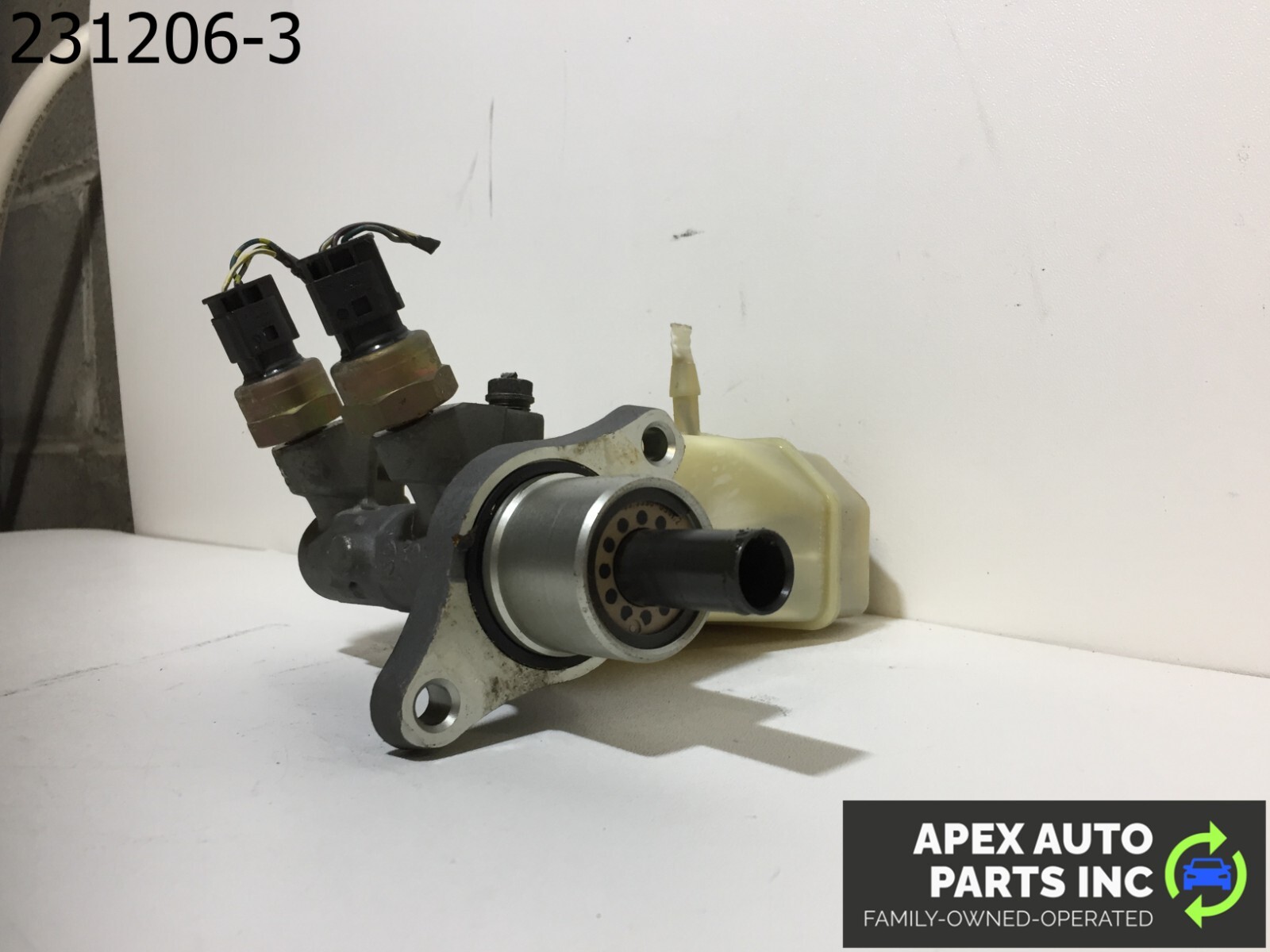 OEM BMW 325i 2004 Power Brake Master Cylinder Tank Bottle Reservoir - Image 7
