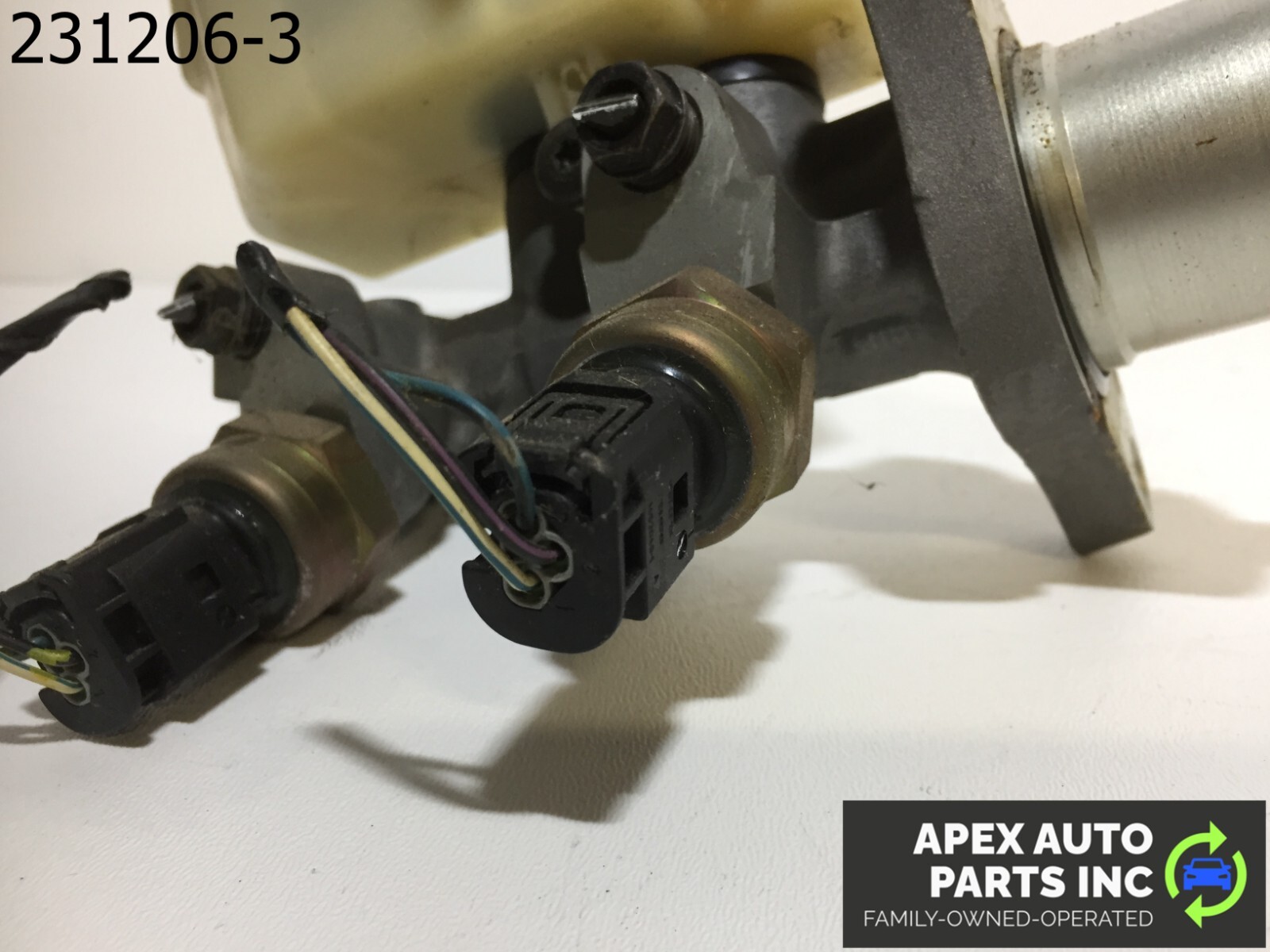 OEM BMW 325i 2004 Power Brake Master Cylinder Tank Bottle Reservoir - Image 9