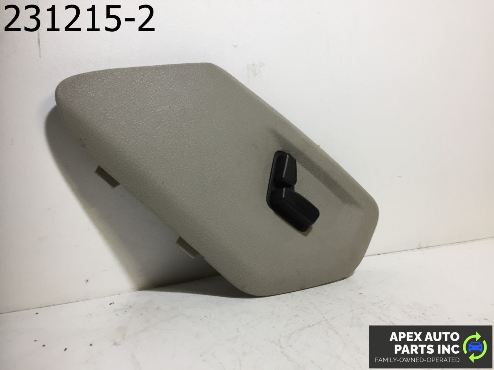 OEM Jeep Commander 2006 RIGHT FRONT SEAT ADJUSTMENT SWITCH WITH GRAY BEZEL - Image 3