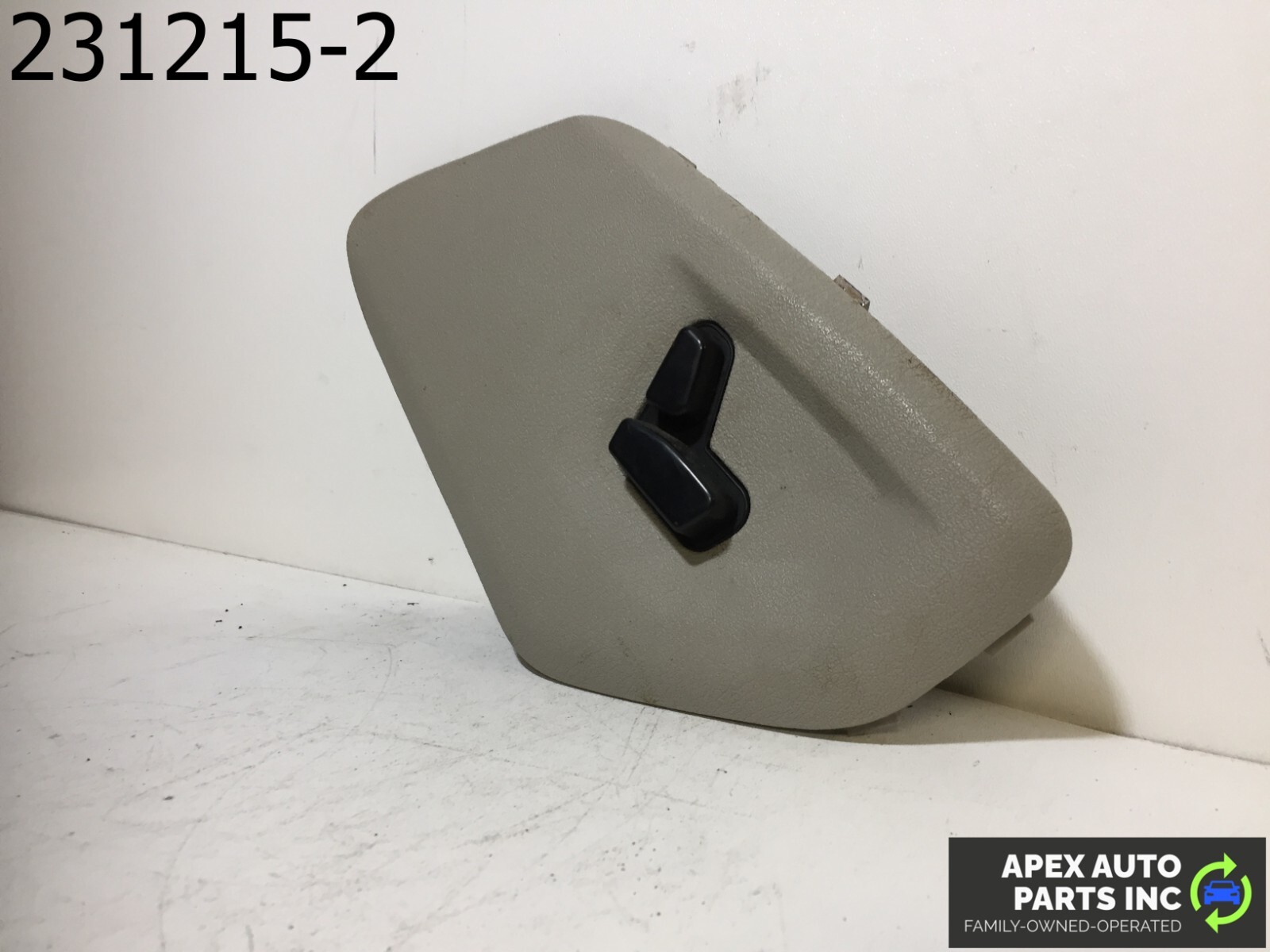 OEM Jeep Commander 2006 RIGHT FRONT SEAT ADJUSTMENT SWITCH WITH GRAY BEZEL - Image 4