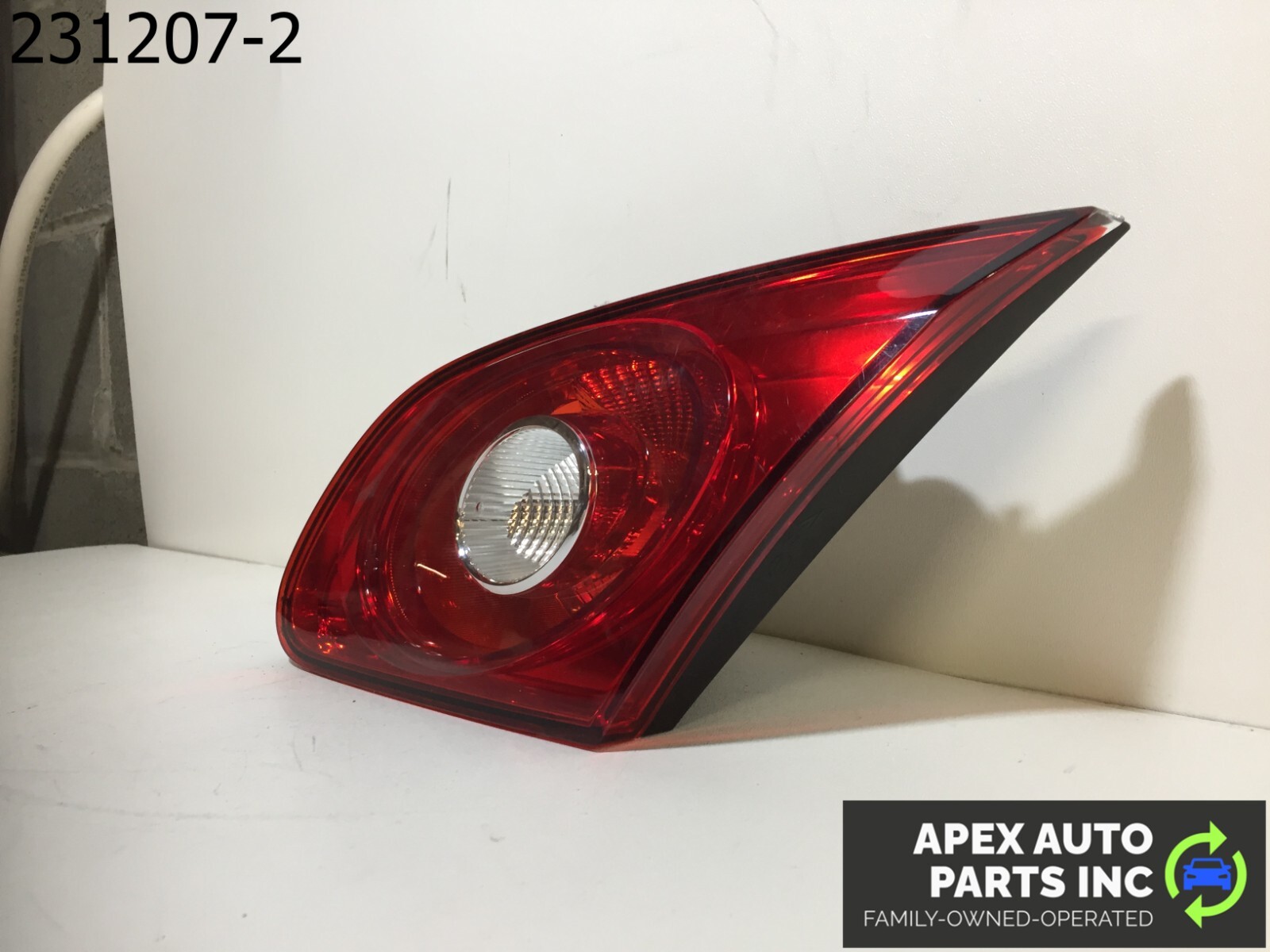 OEM Volkswagen CC 2012 VOLKSWAGEN CC RIGHT PASSSENGER SIDE TAIL LIGHT - Image 4