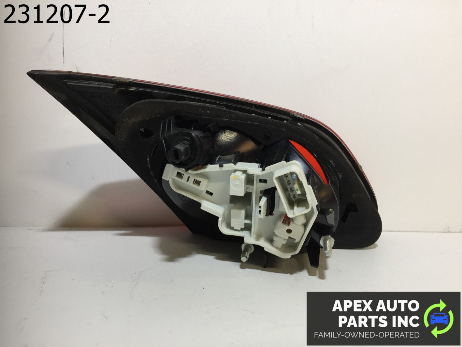 OEM Volkswagen CC 2012 VOLKSWAGEN CC RIGHT PASSSENGER SIDE TAIL LIGHT - Image 5