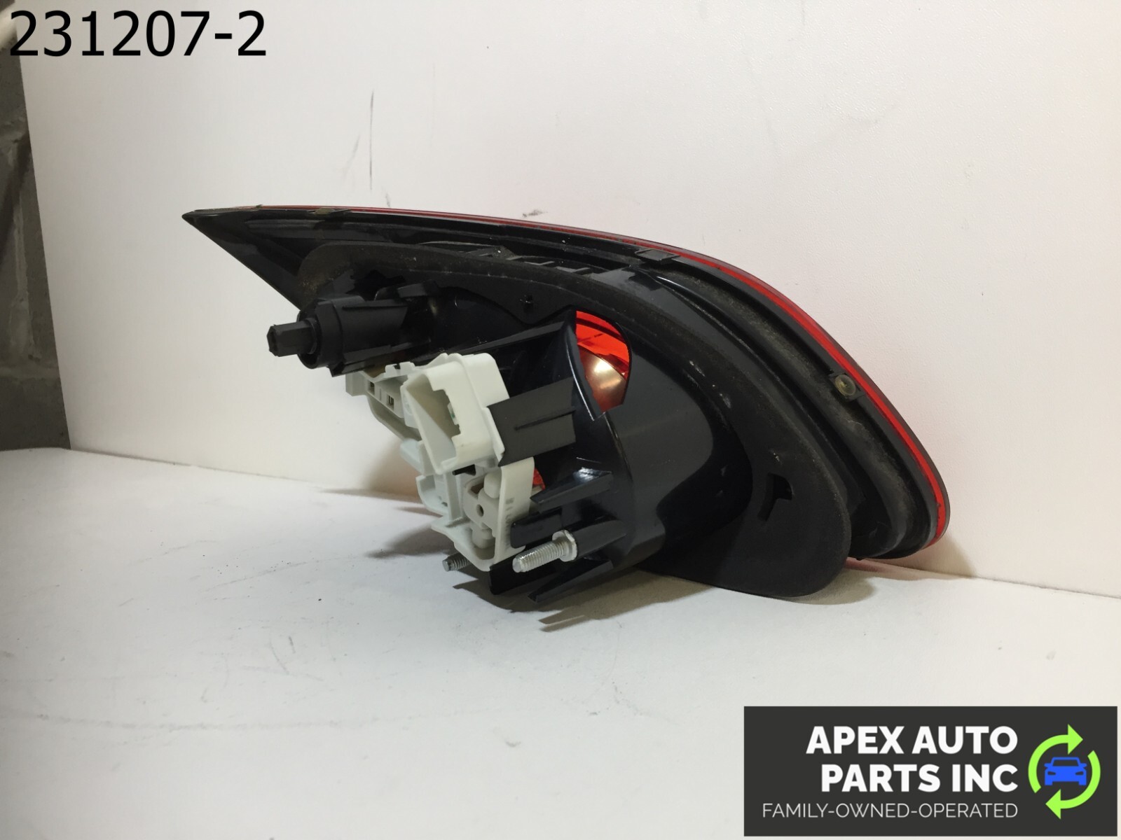 OEM Volkswagen CC 2012 VOLKSWAGEN CC RIGHT PASSSENGER SIDE TAIL LIGHT - Image 7