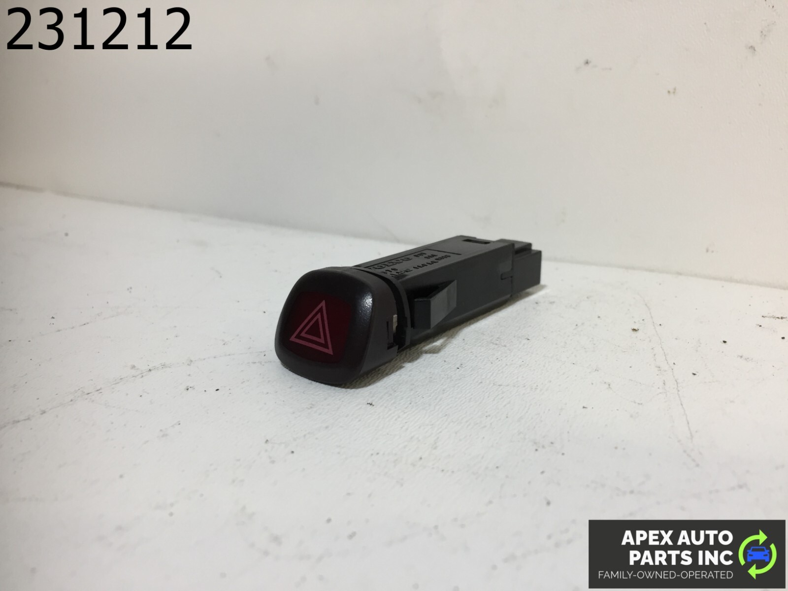 OEM Volvo XC90 2004 DASHBOARD INSTRUMENT PANEL CENTER HAZARD LIGHT SWITCH - Image 4