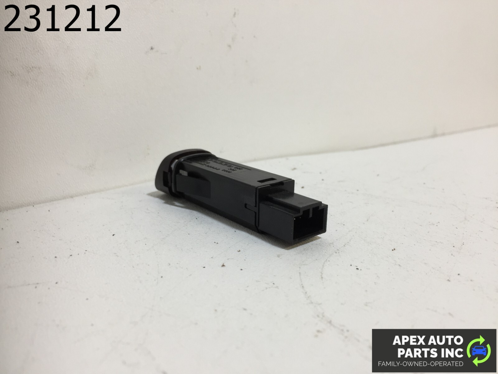 OEM Volvo XC90 2004 DASHBOARD INSTRUMENT PANEL CENTER HAZARD LIGHT SWITCH - Image 6