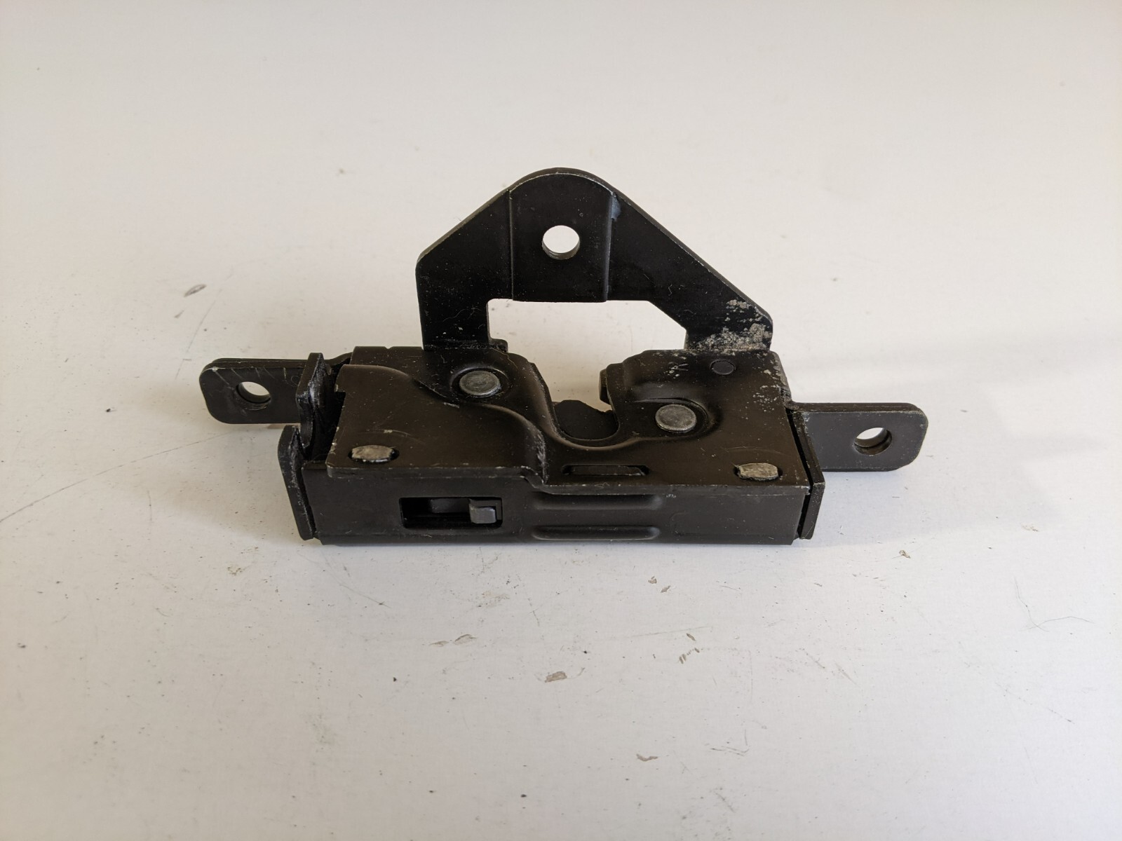 2001 2002 2003 2004 2005 BMW X5 REAR RIGHT LOWER TAILGATE LATCH LOCK OEM