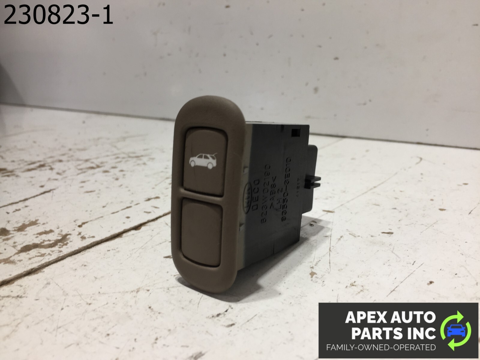 2003 - 2006 Kia Sorento Rear Lift Gate Trunk Release Switch Button OEM 2004 2005 - Image 4