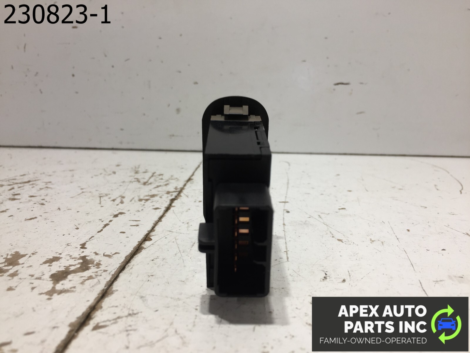 2003 - 2006 Kia Sorento Rear Lift Gate Trunk Release Switch Button OEM 2004 2005 - Image 5