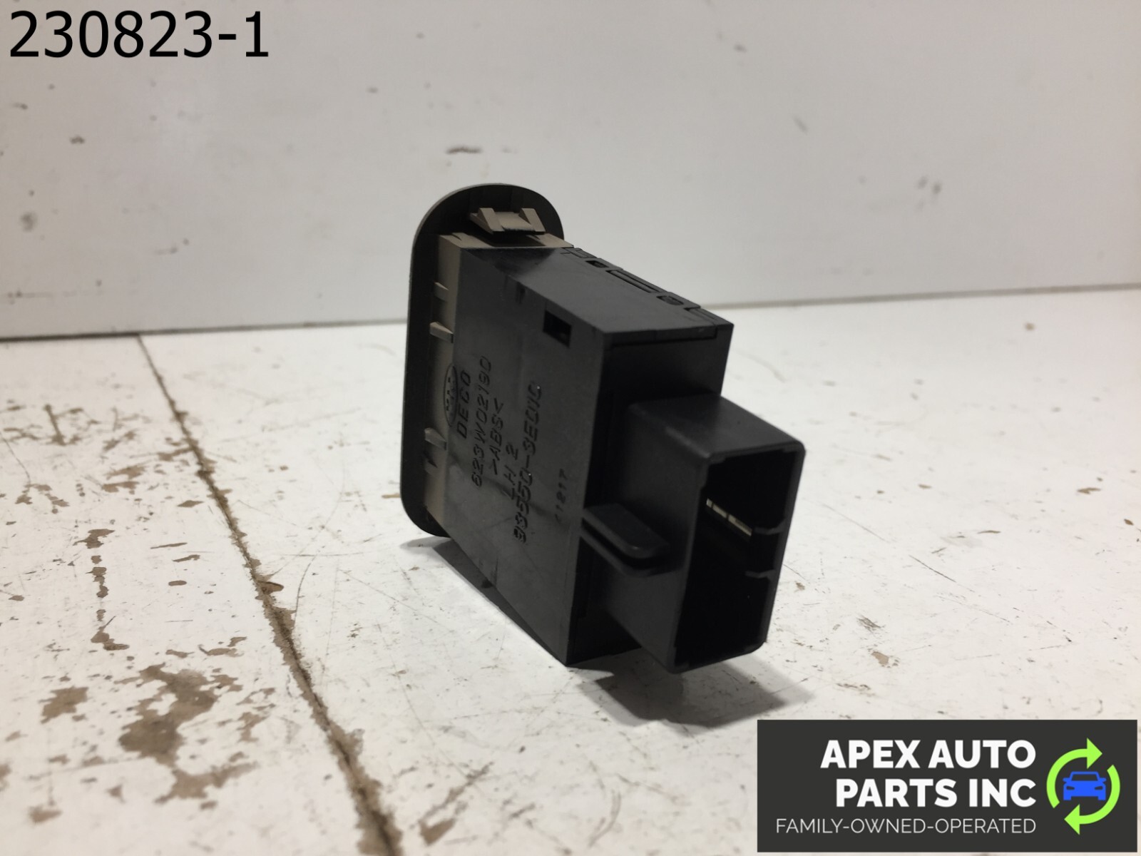 2003 - 2006 Kia Sorento Rear Lift Gate Trunk Release Switch Button OEM 2004 2005 - Image 6