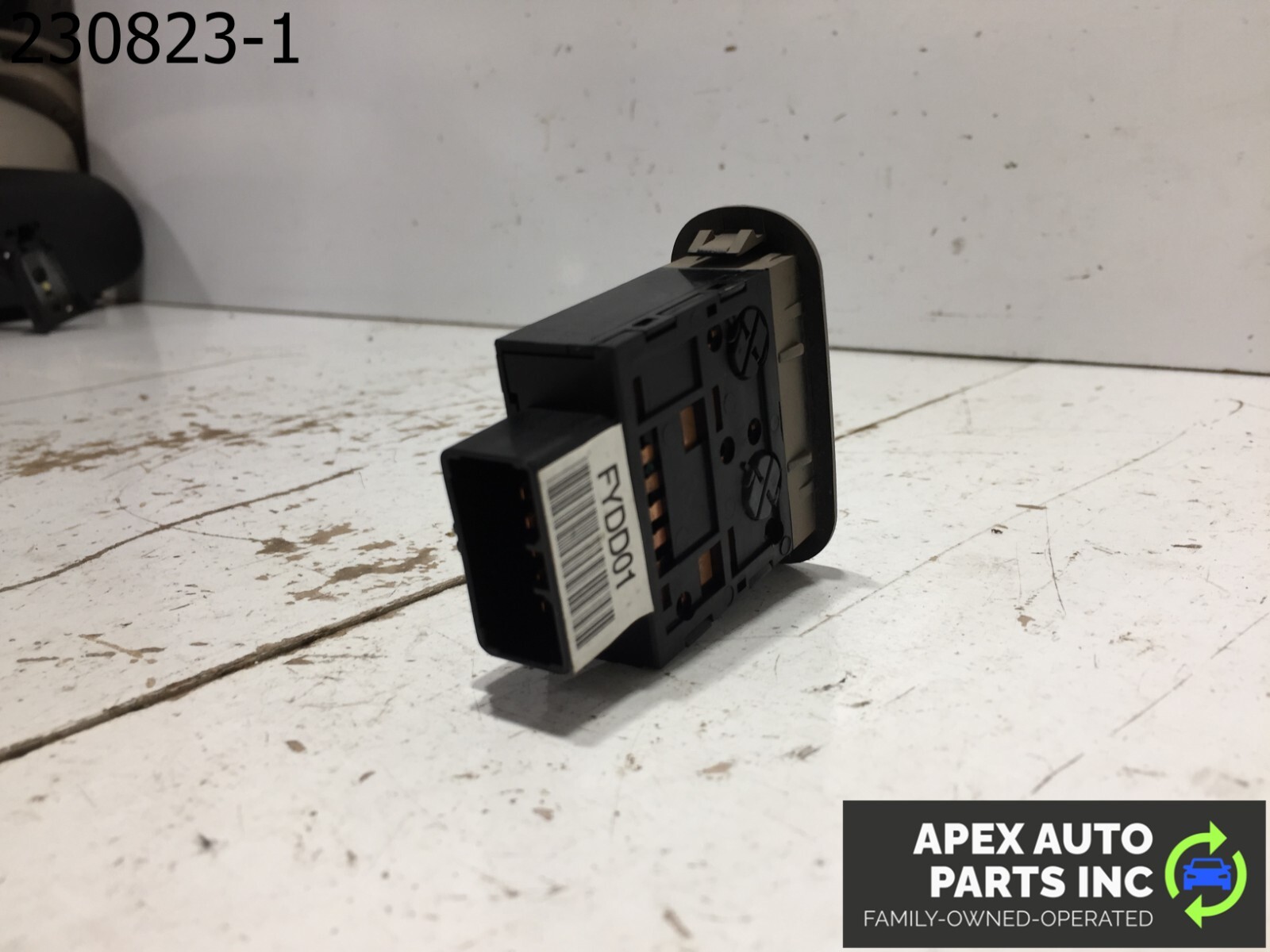 2003 - 2006 Kia Sorento Rear Lift Gate Trunk Release Switch Button OEM 2004 2005 - Image 7