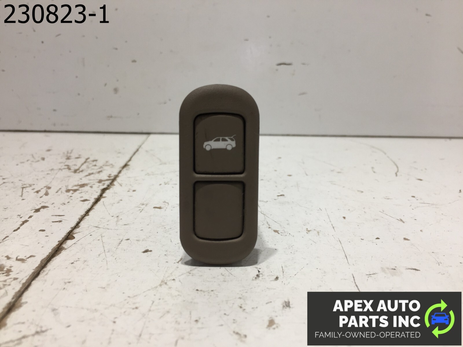 2003 - 2006 Kia Sorento Rear Lift Gate Trunk Release Switch Button OEM 2004 2005