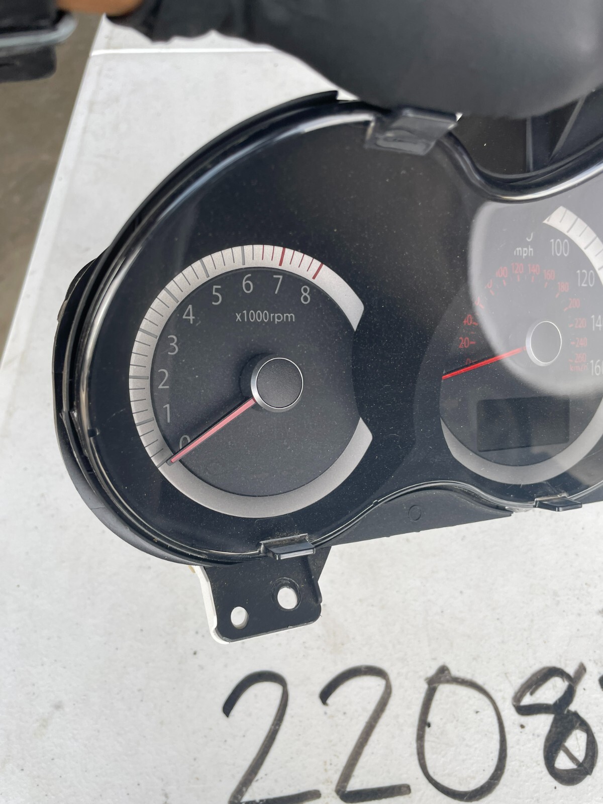 2009-2010 Kia Optima 2.4L A/T cluster speedometer tach gauges instrument panel - Image 4