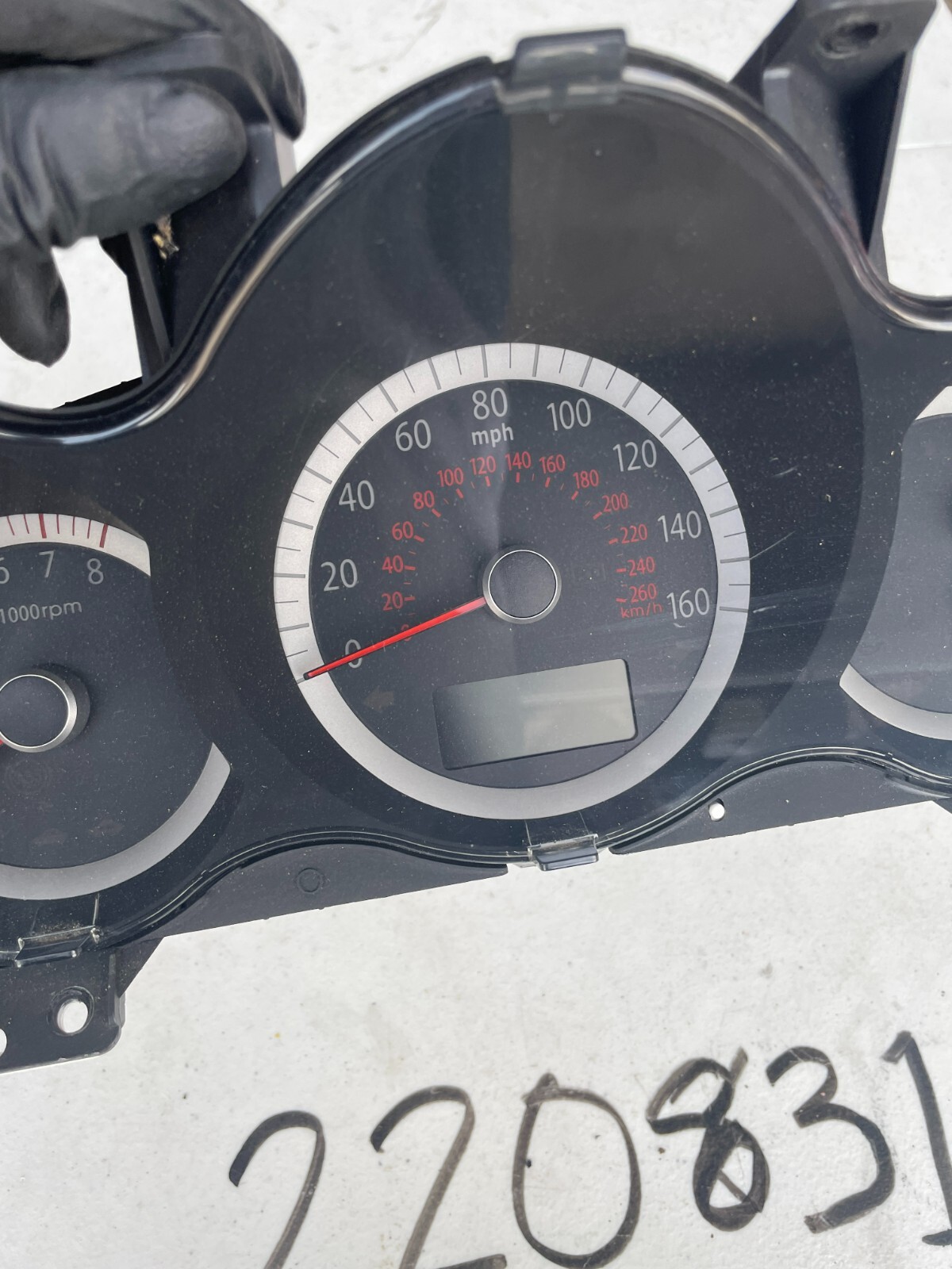 2009-2010 Kia Optima 2.4L A/T cluster speedometer tach gauges instrument panel - Image 5