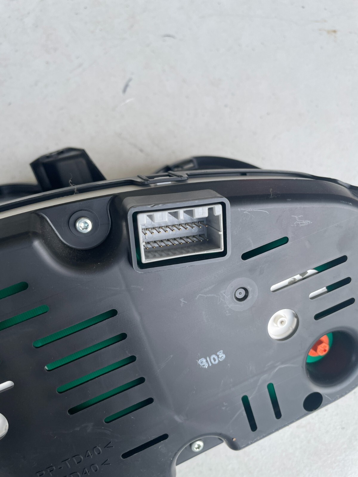 2009-2010 Kia Optima 2.4L A/T cluster speedometer tach gauges instrument panel - Image 10