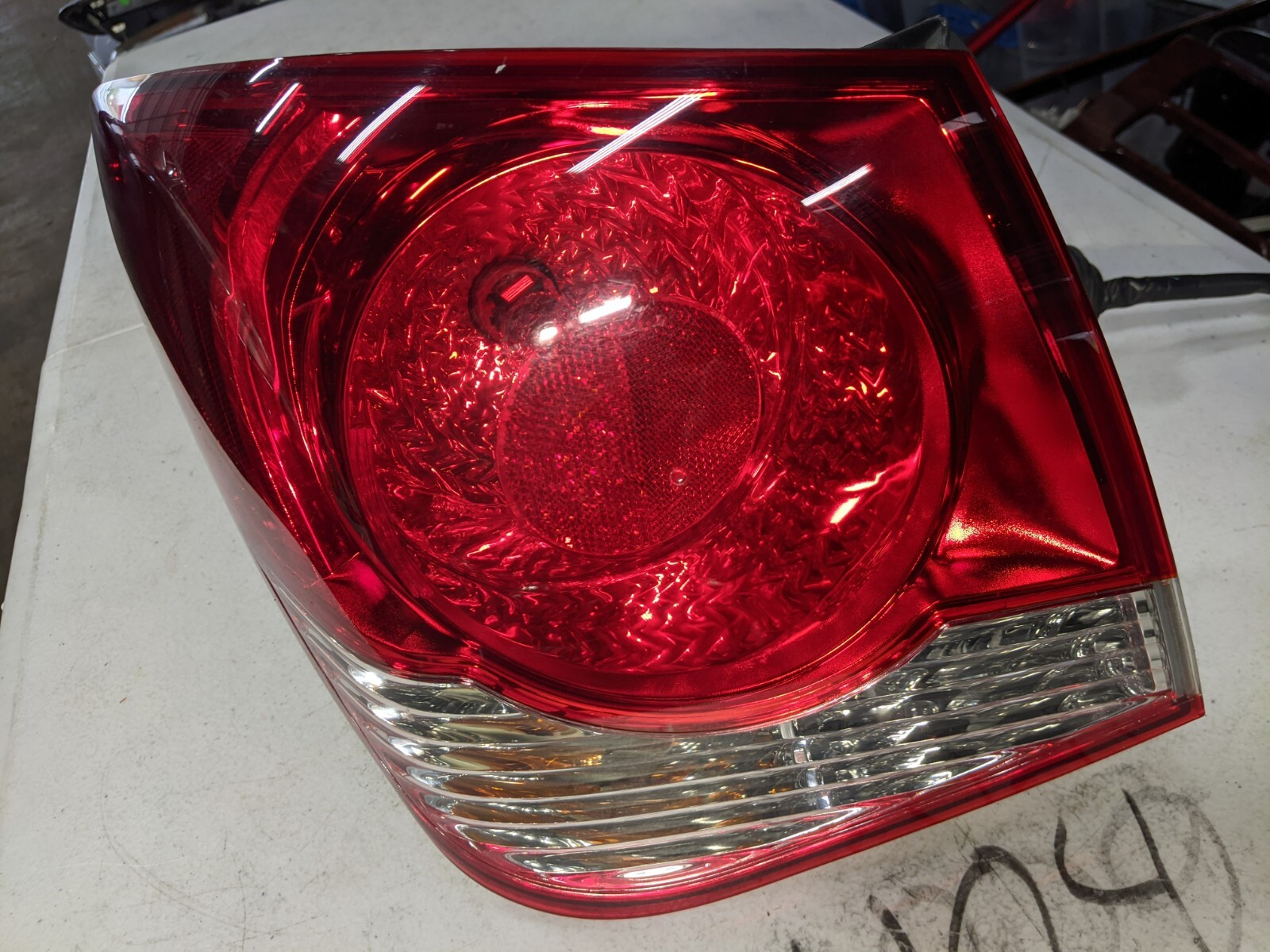 2011-2015 CHEVROLET CRUZE LH DRIVER'S SIDE OUTER HALOGEN TAIL LIGHT OEM - Image 3