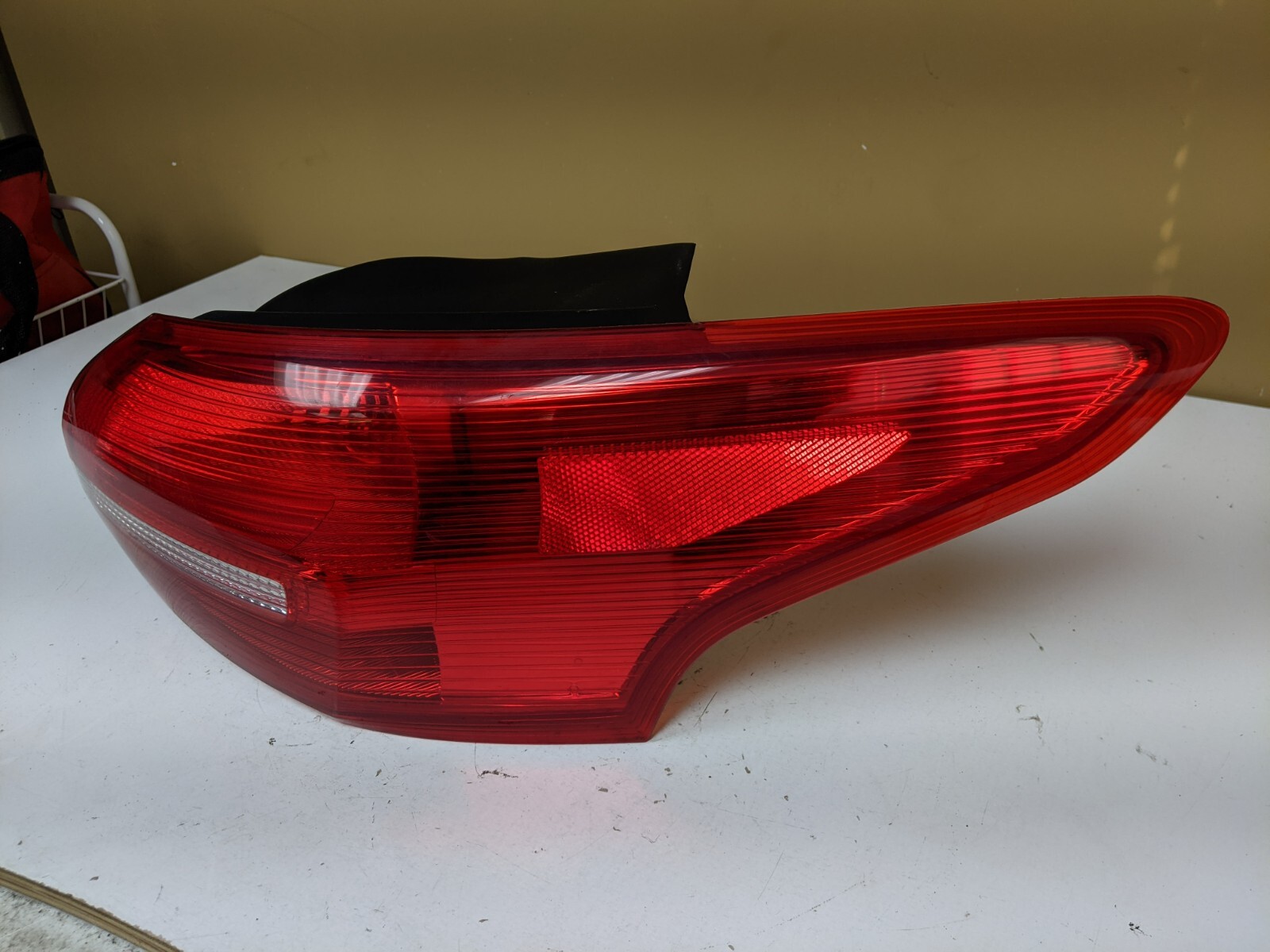 2015 16 17 18 Ford Focus Sedan Brake Stop Lamp Tail Light Quarter Right Rh OEM - Image 4
