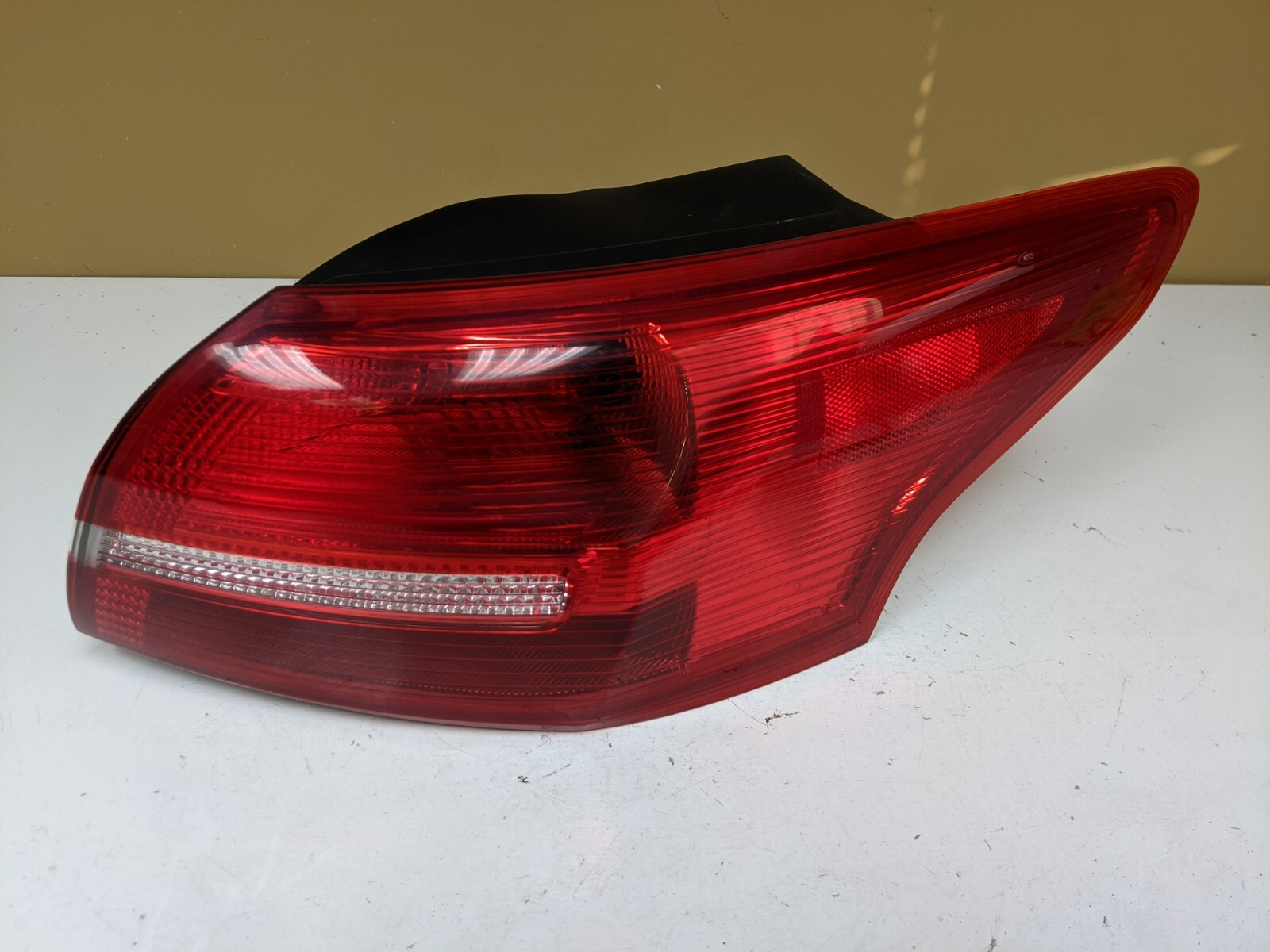2015 16 17 18 Ford Focus Sedan Brake Stop Lamp Tail Light Quarter Right Rh OEM