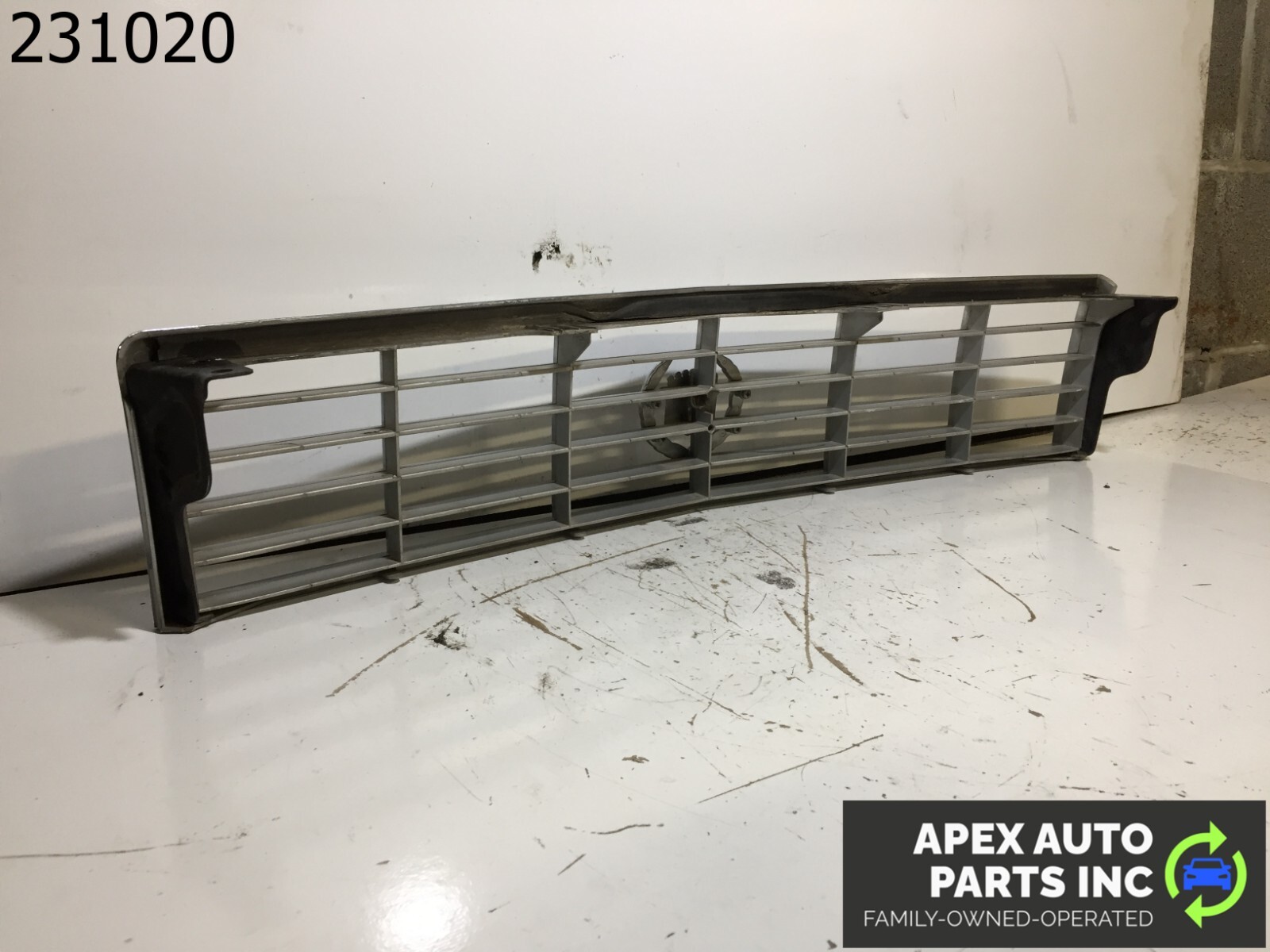 OEM 1990 Cadillac Allante FRONT GRILLE GRILL OEM - Image 7