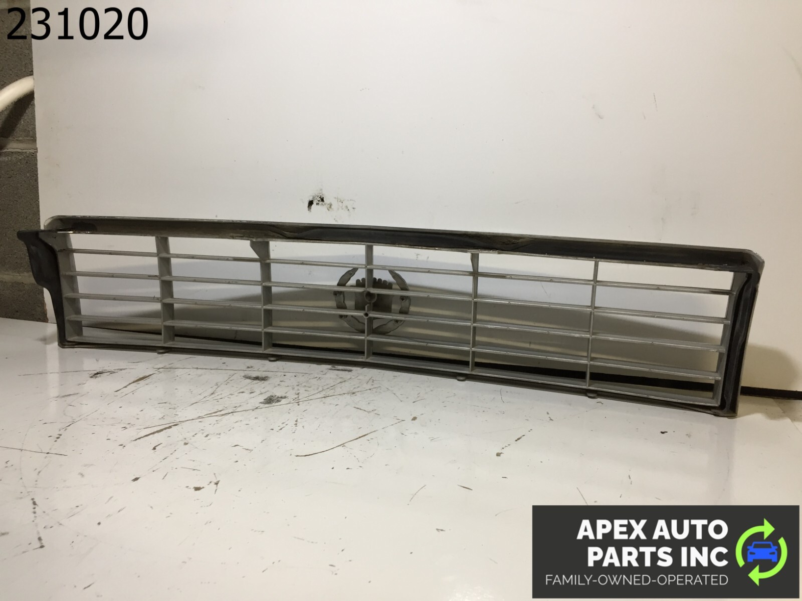 OEM 1990 Cadillac Allante FRONT GRILLE GRILL OEM - Image 8