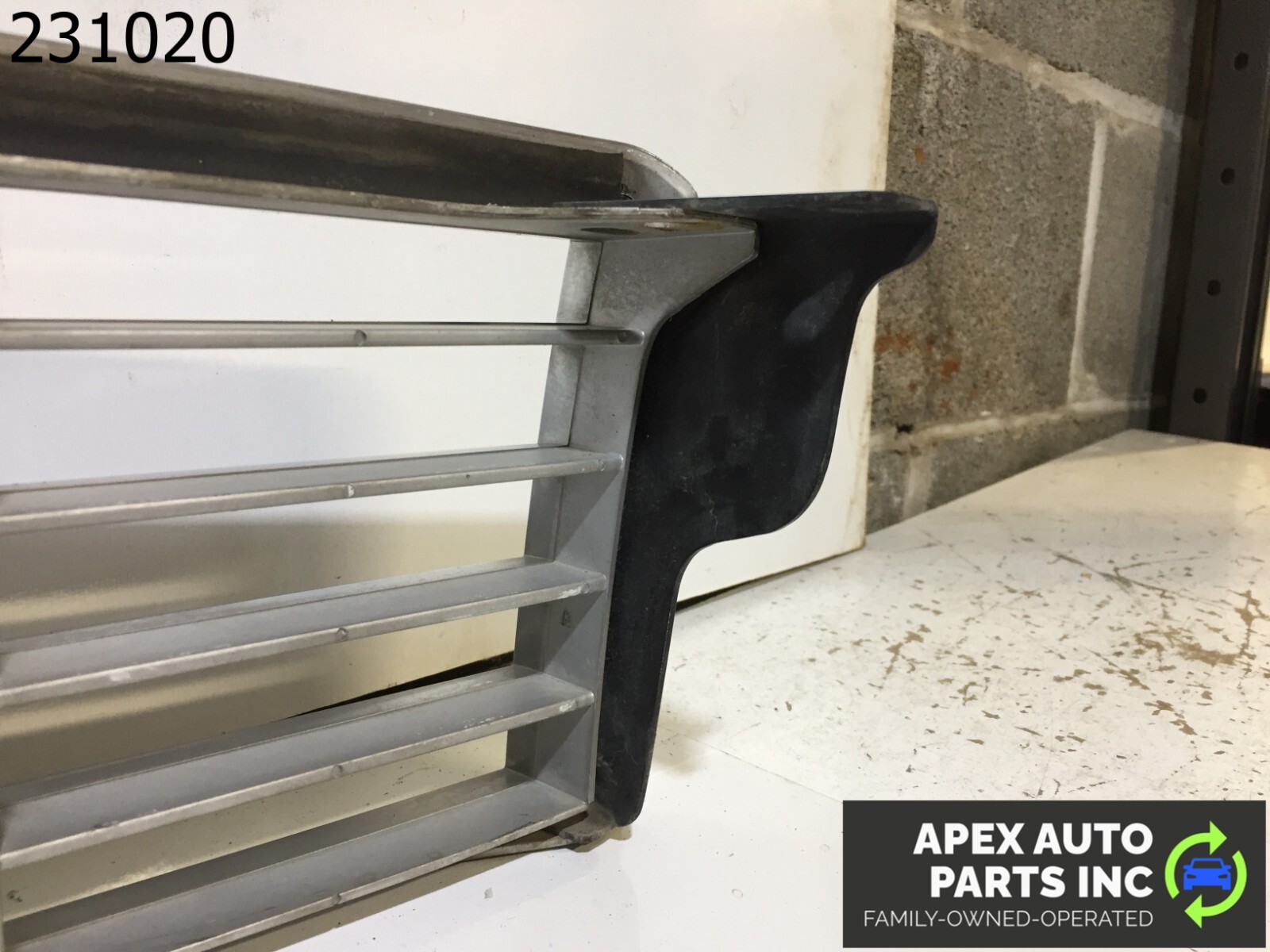 OEM 1990 Cadillac Allante FRONT GRILLE GRILL OEM - Image 9