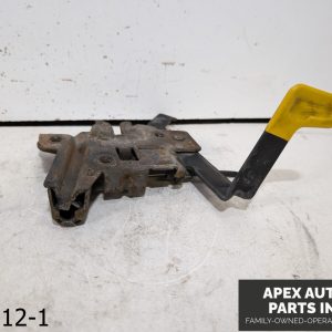 OEM 1997 Buick Riviera 3.8L Hood Latch Male 95 96 97 98 99
