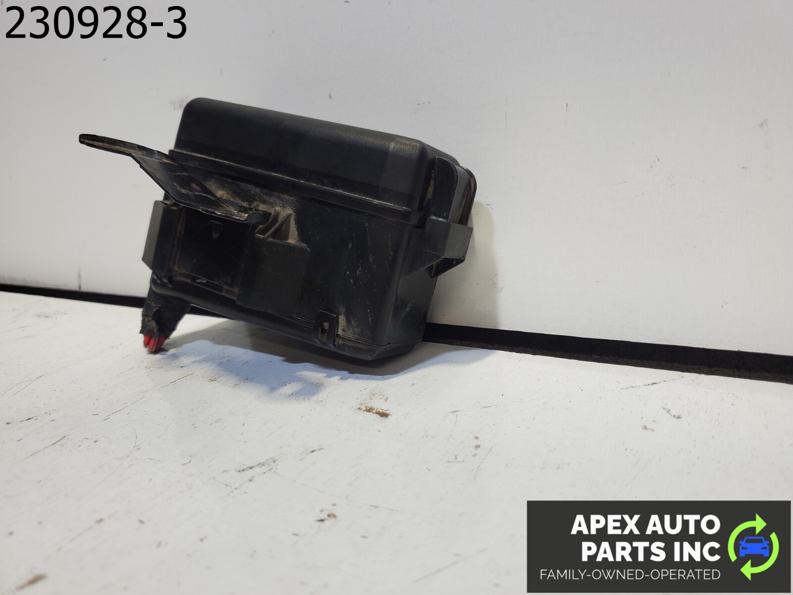 OEM 2001 Lexus RX300 Under Hood Fuse Relay Junction Box OEM KM505181 - Image 4