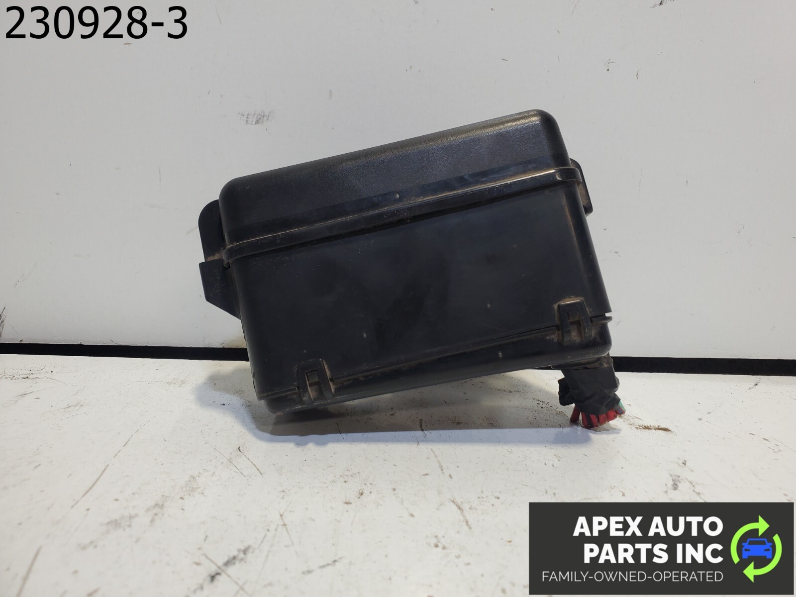 OEM 2001 Lexus RX300 Under Hood Fuse Relay Junction Box OEM KM505181 - Image 6