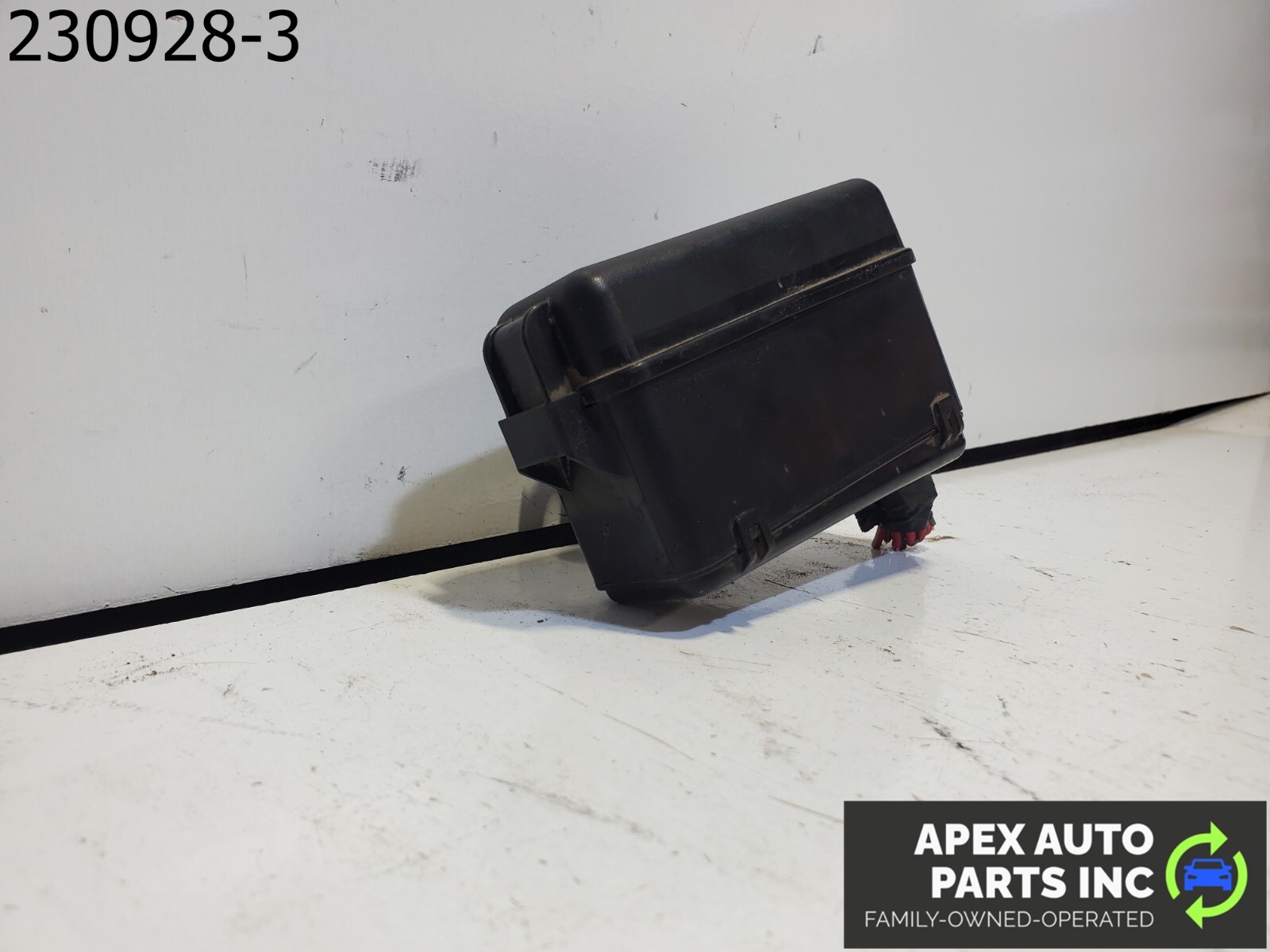 OEM 2001 Lexus RX300 Under Hood Fuse Relay Junction Box OEM KM505181 - Image 7