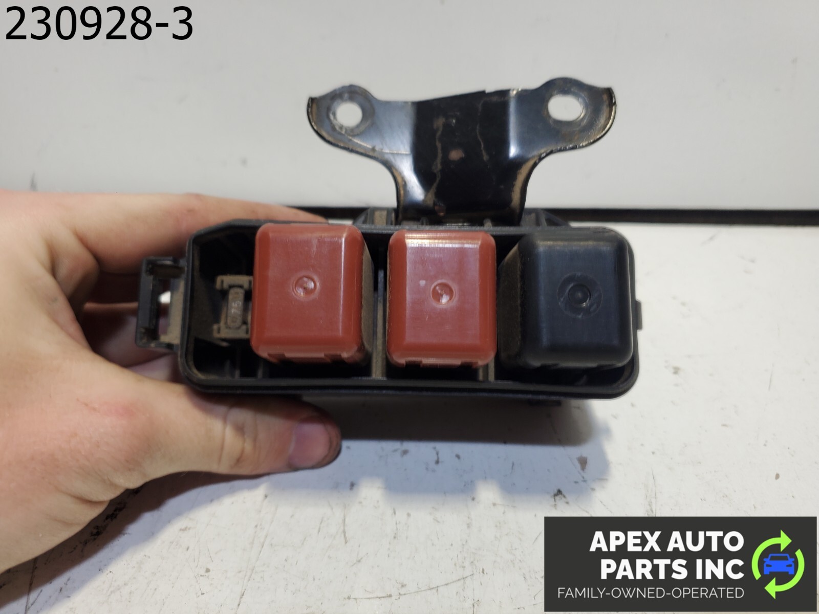 OEM 2001 Lexus RX300 Under Hood Fuse Relay Junction Box OEM KM505181 - Image 9