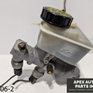 OEM 2005-2009 Volvo S60 2.4L BRAKE MASTER CYLINDER & RESERVOIR BOTTLE