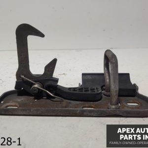 OEM 2006-2010 Volkswagen Jetta 2.5L Front Hood Lock Latch Assembly 1K0823480
